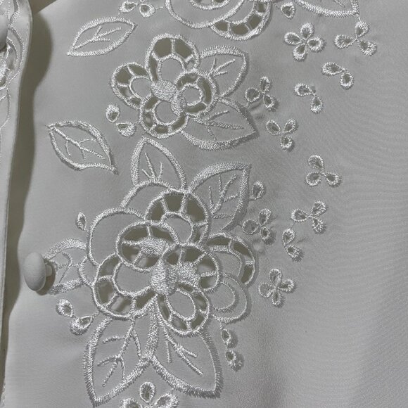 Kathy Che, short sleeve white, button-down, beautifully decorated blouse, size 8 - Picture 4 of 10